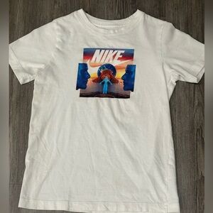 YOUTH Nike White Graphic Logo Tee
